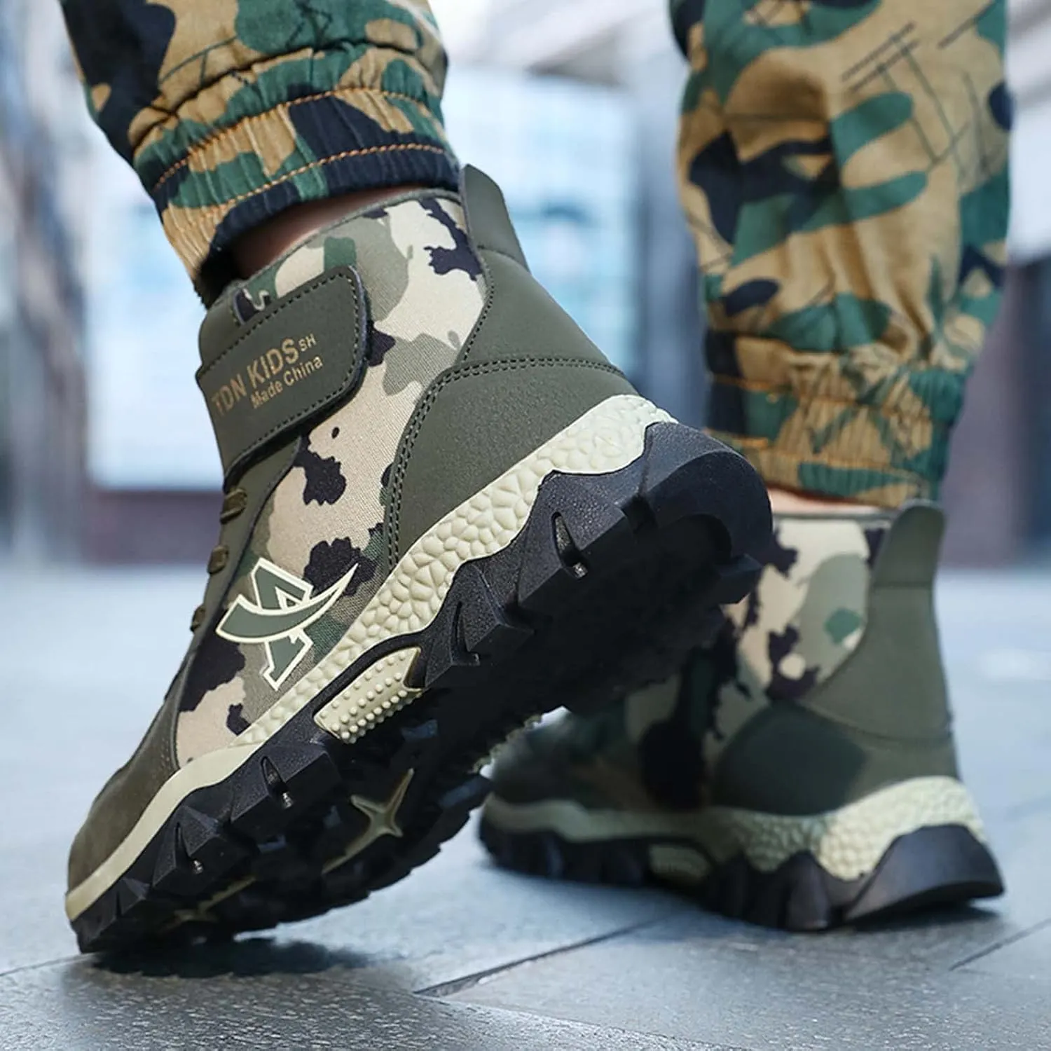 CERYTHRINA Kids Hiking Boots Boys Camouflage Hiking Shoes Warm Winter Snow Boots Anti-skid Adventure Trekking Shoes