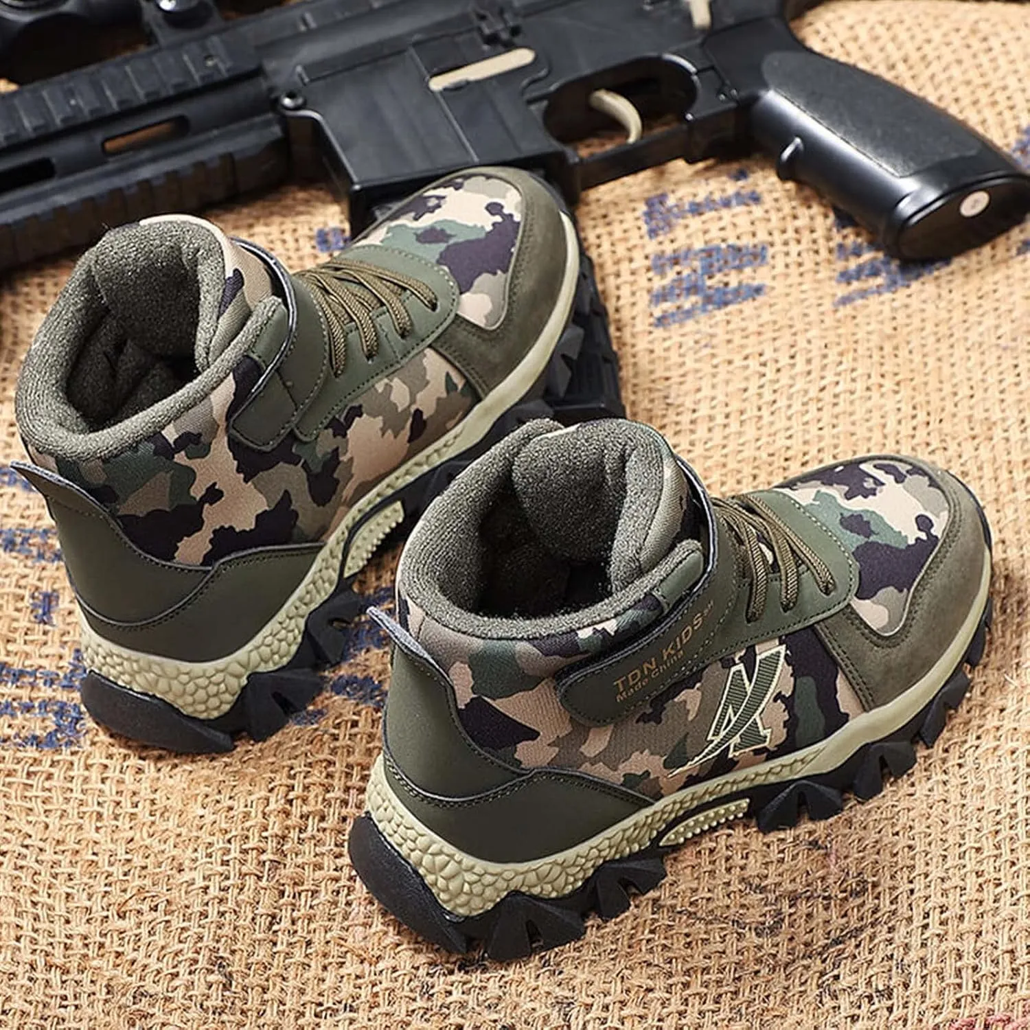 CERYTHRINA Kids Hiking Boots Boys Camouflage Hiking Shoes Warm Winter Snow Boots Anti-skid Adventure Trekking Shoes