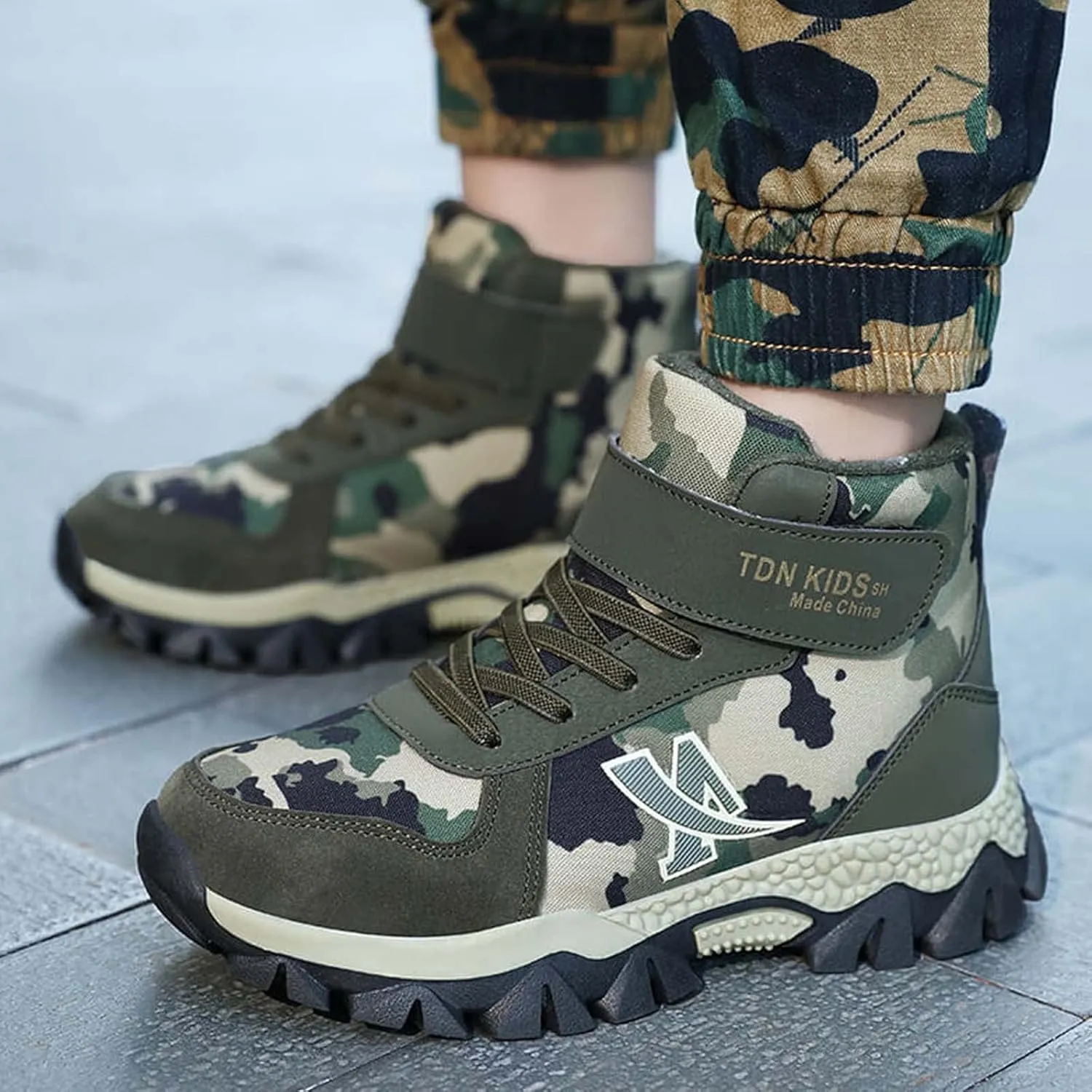 CERYTHRINA Kids Hiking Boots Boys Camouflage Hiking Shoes Warm Winter Snow Boots Anti-skid Adventure Trekking Shoes