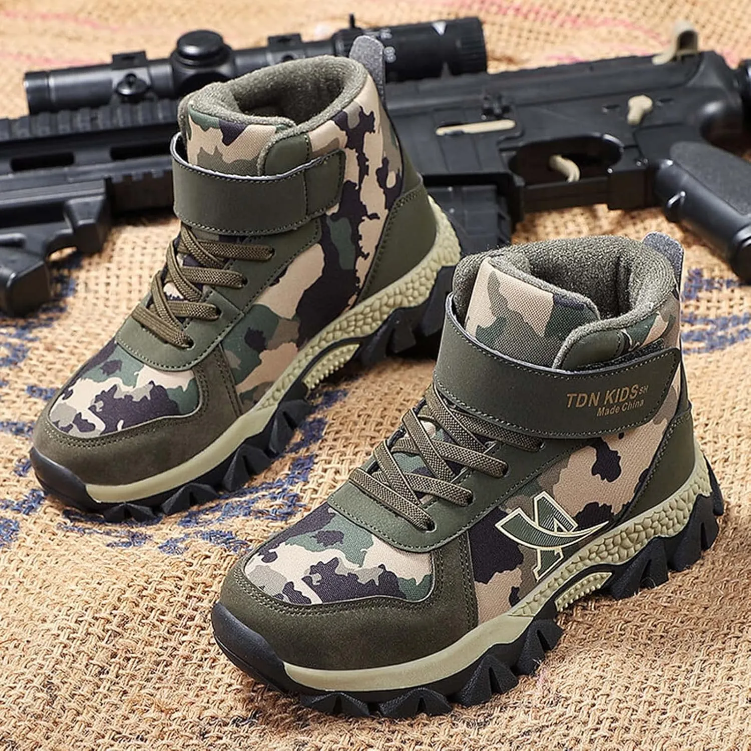 CERYTHRINA Kids Hiking Boots Boys Camouflage Hiking Shoes Warm Winter Snow Boots Anti-skid Adventure Trekking Shoes