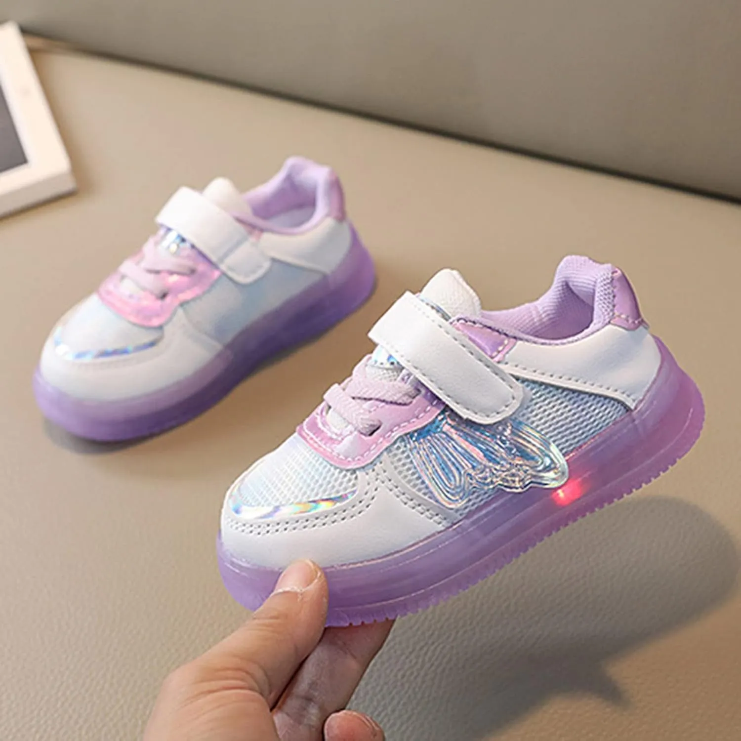 Children LED Light Emitting Shoes Fashion Boys Girls Butterfly Style Sports Light up Mesh Breathable Shoes