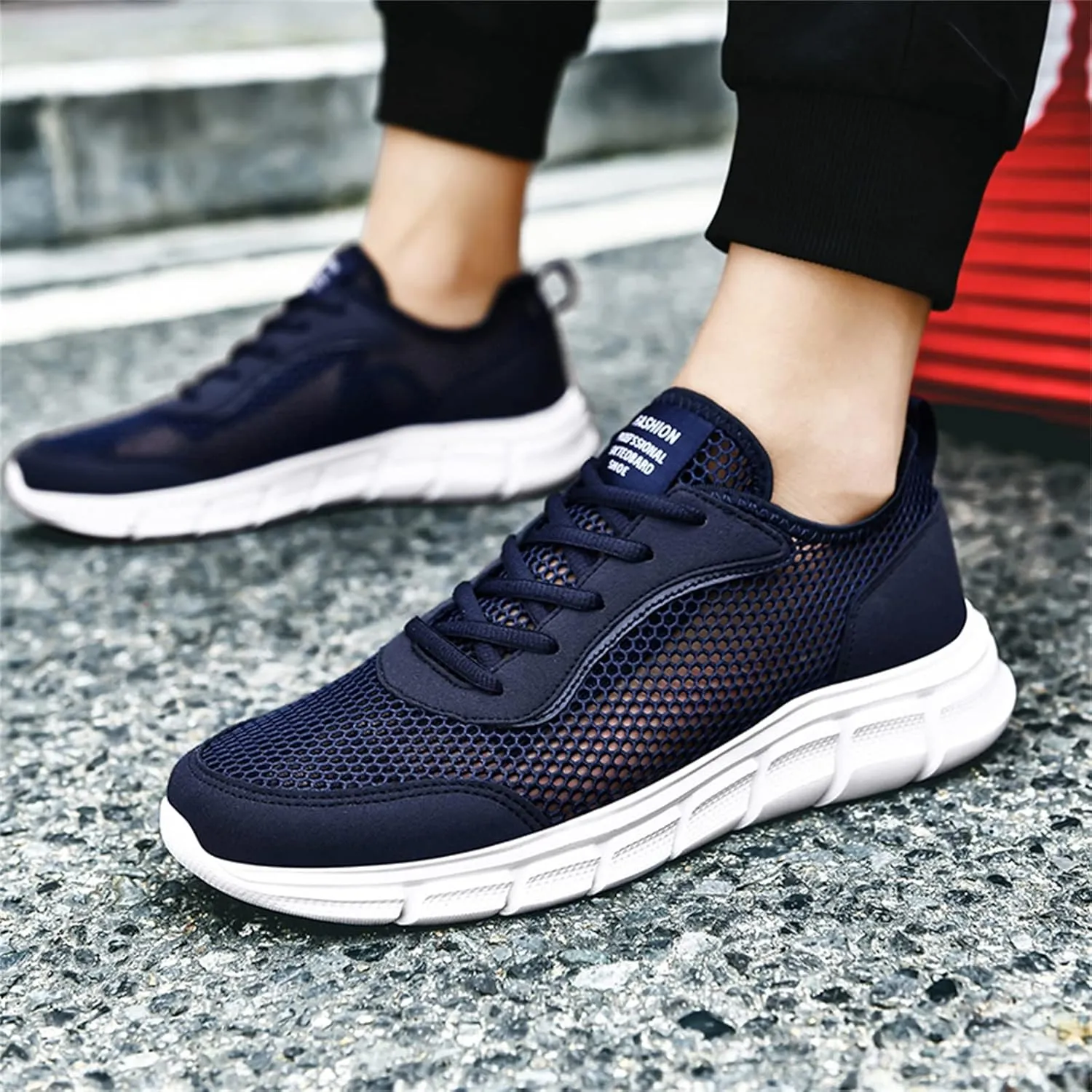 Fashion Spring and Summer Men Sports Shoes Flat Bottom Lightweight Fly Woven Mesh Hollow Casual Sneaker Boots for Men