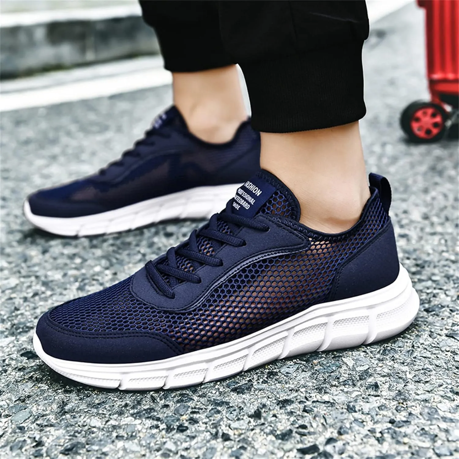 Fashion Spring and Summer Men Sports Shoes Flat Bottom Lightweight Fly Woven Mesh Hollow Casual Sneaker Boots for Men