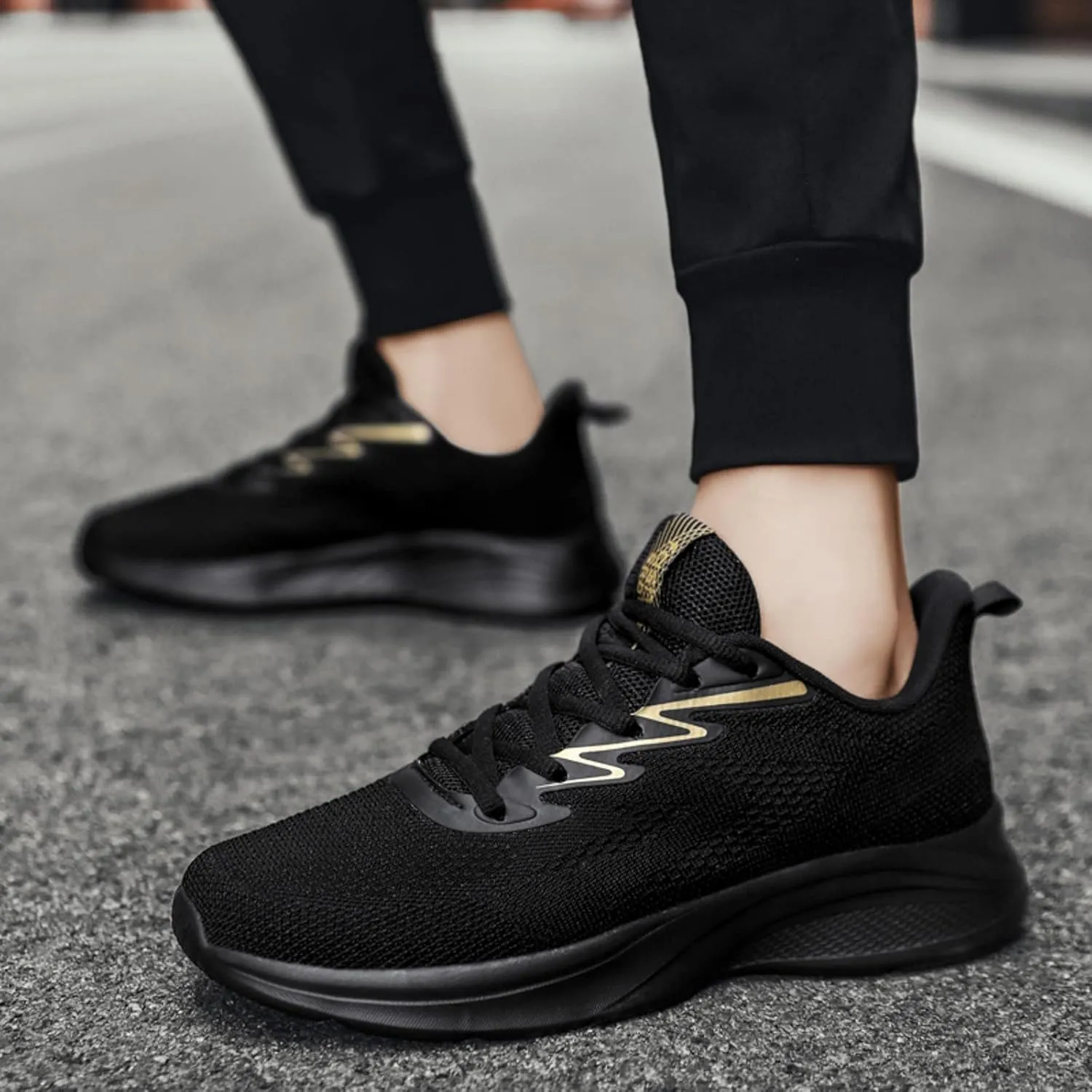 Men Sports Shoes Fashion Summer New Pattern Lightweight Mesh Breathable Comfortable Non Slip Sneaker Boots for Men