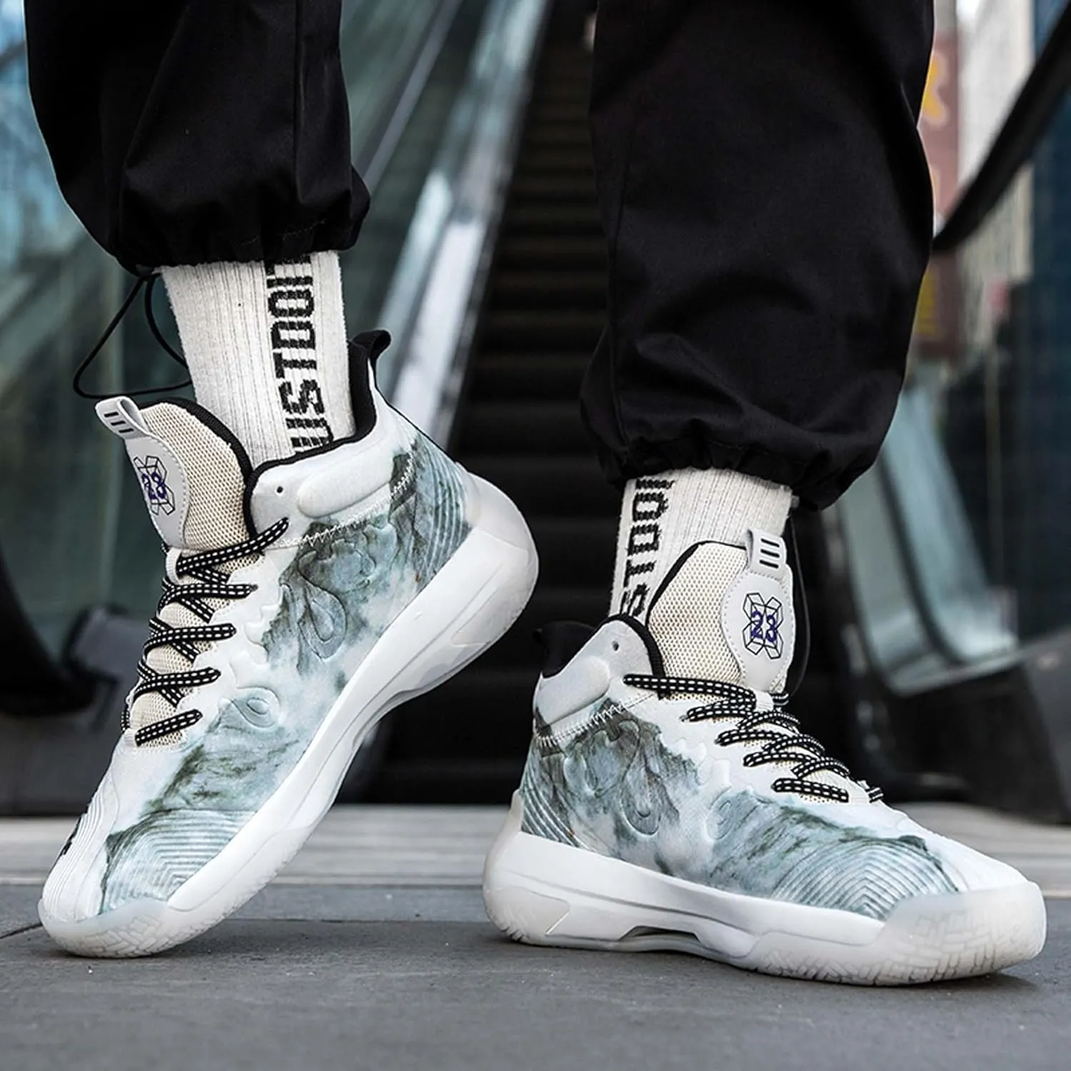 Men's and Women's Lace Up Basketball Shoes Anti Slip and Wear-Resistant Outdoor Shoes Comfortable and Breathable Sports Shoes Short Distance Running Shoes Unique Style Basketball Shoes