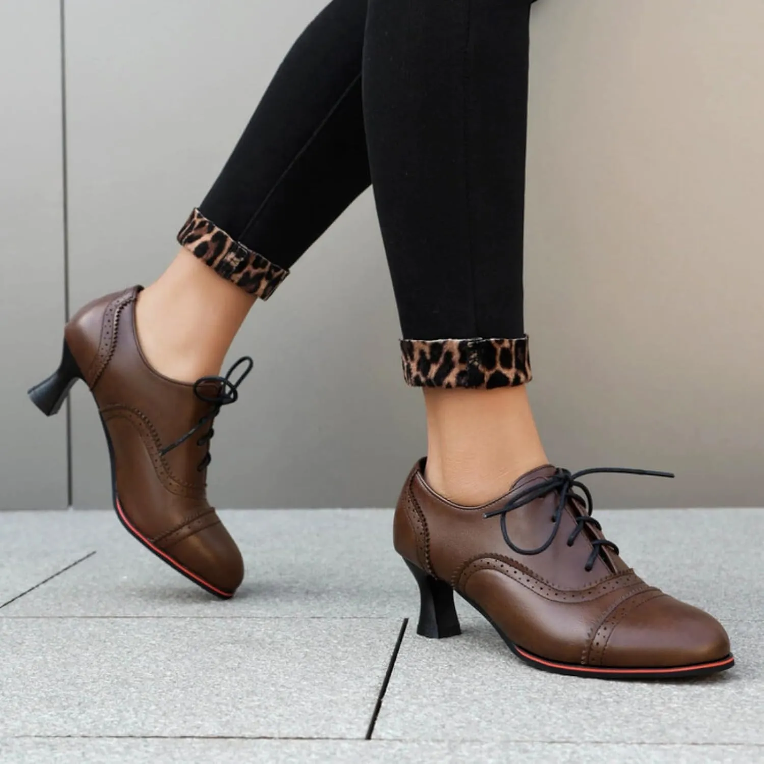 Women's Kitten Low Heel Oxfords Shoes Fashion Round Toe Lace Up Vintage Brogues Comfortable Wingtip High Heel Dress Pumps