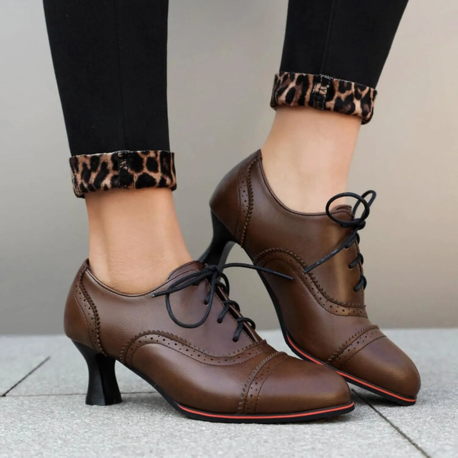 Women's Kitten Low Heel Oxfords Shoes Fashion Round Toe Lace Up Vintage Brogues Comfortable Wingtip High Heel Dress Pumps
