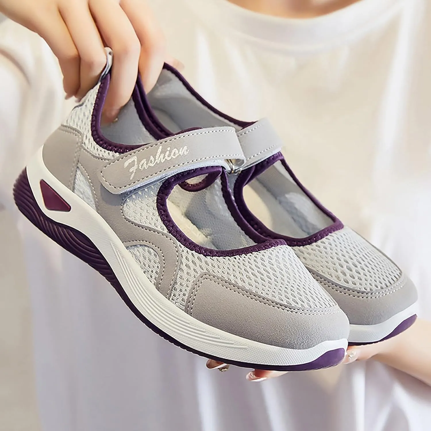 Women's Non Slip Tennis Sneakers Casual Vintage Hook Loop Sneakers Breathable Mesh Workout Shoes Elderly Shoes